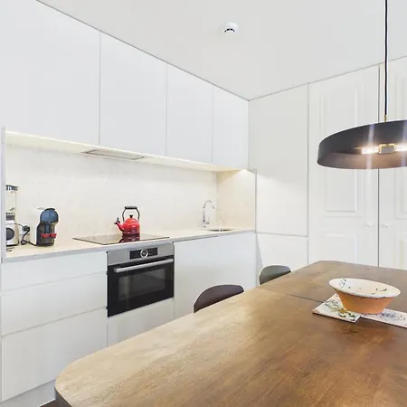 Mouraria Flat - Pool, Gym, Parking, Elevator & A/c | By Airnest Daire *
